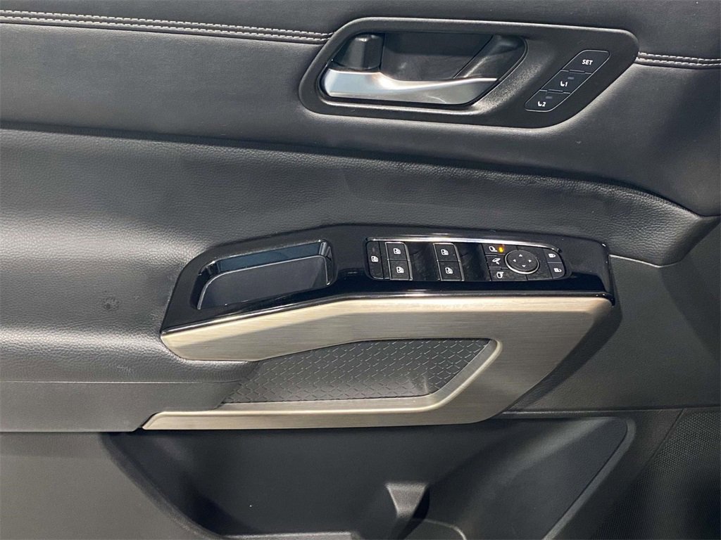 Used 2024 Nissan Pathfinder Platinum w/ Cargo Package image 16