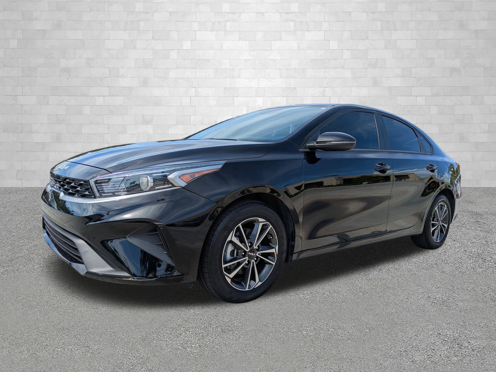 Used 2024 Kia Forte LXS w/ LXS Technology Package FWD image 5
