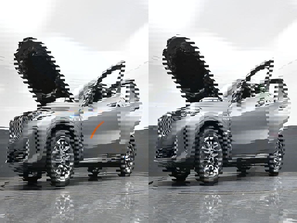 Used 2026 BMW X5 xDrive50e w/ Climate Comfort Package image 38