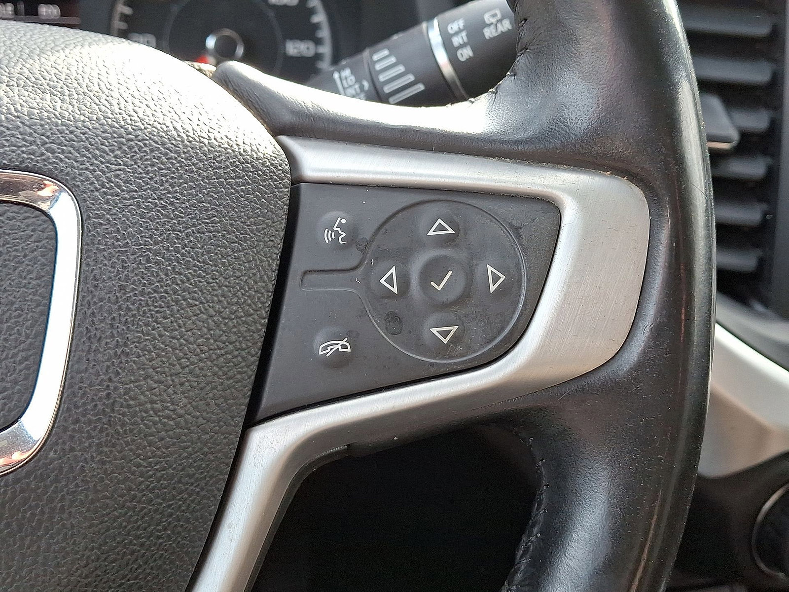 Certified 2019 GMC Acadia SLE w/ Driver Alert Package I image 18