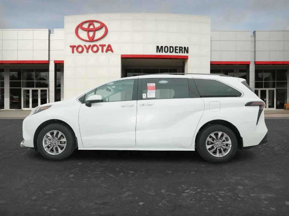 New 2026 Toyota Sienna XLE FWD image 17