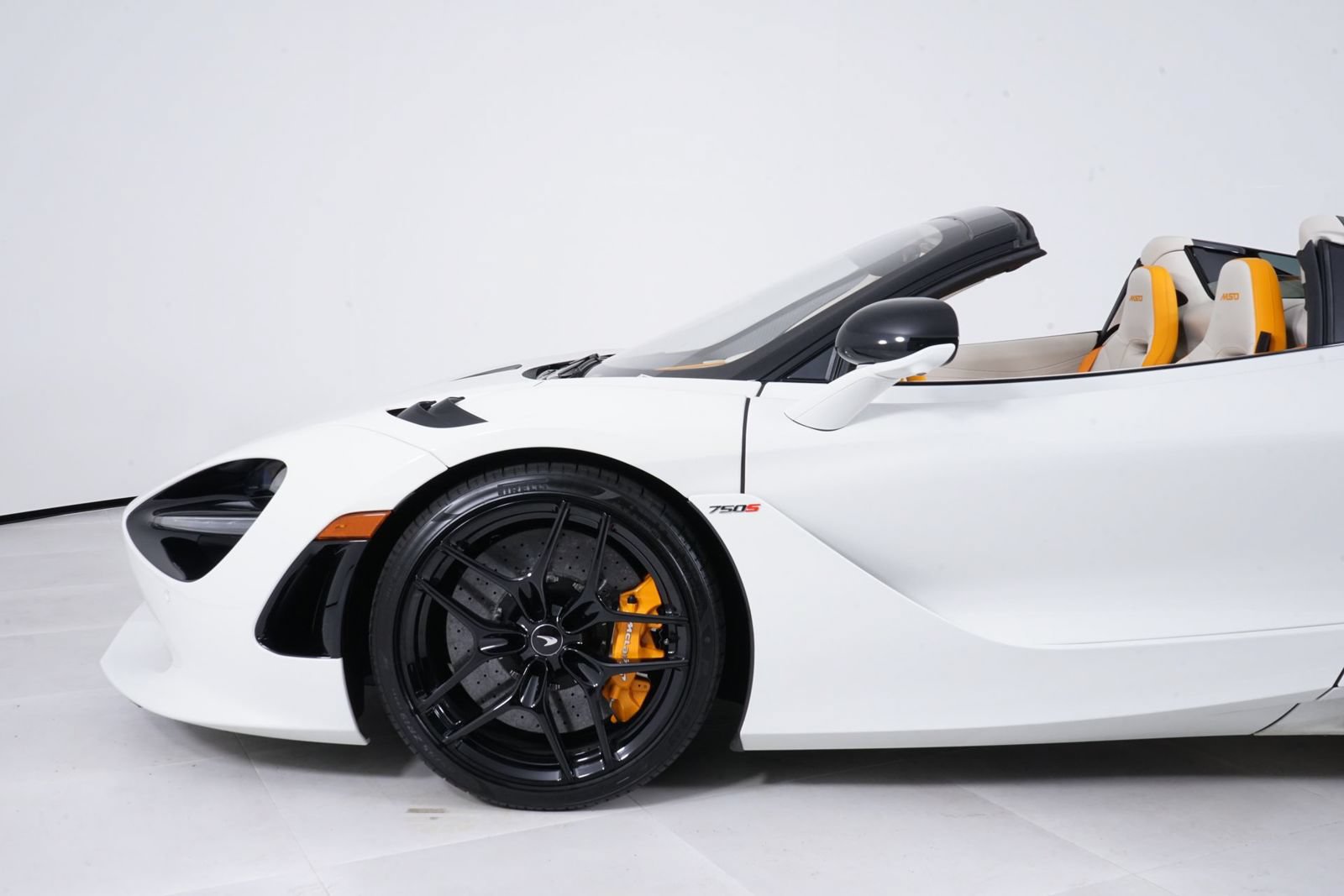 Used 2024 McLaren 750S Spider RWD image 11