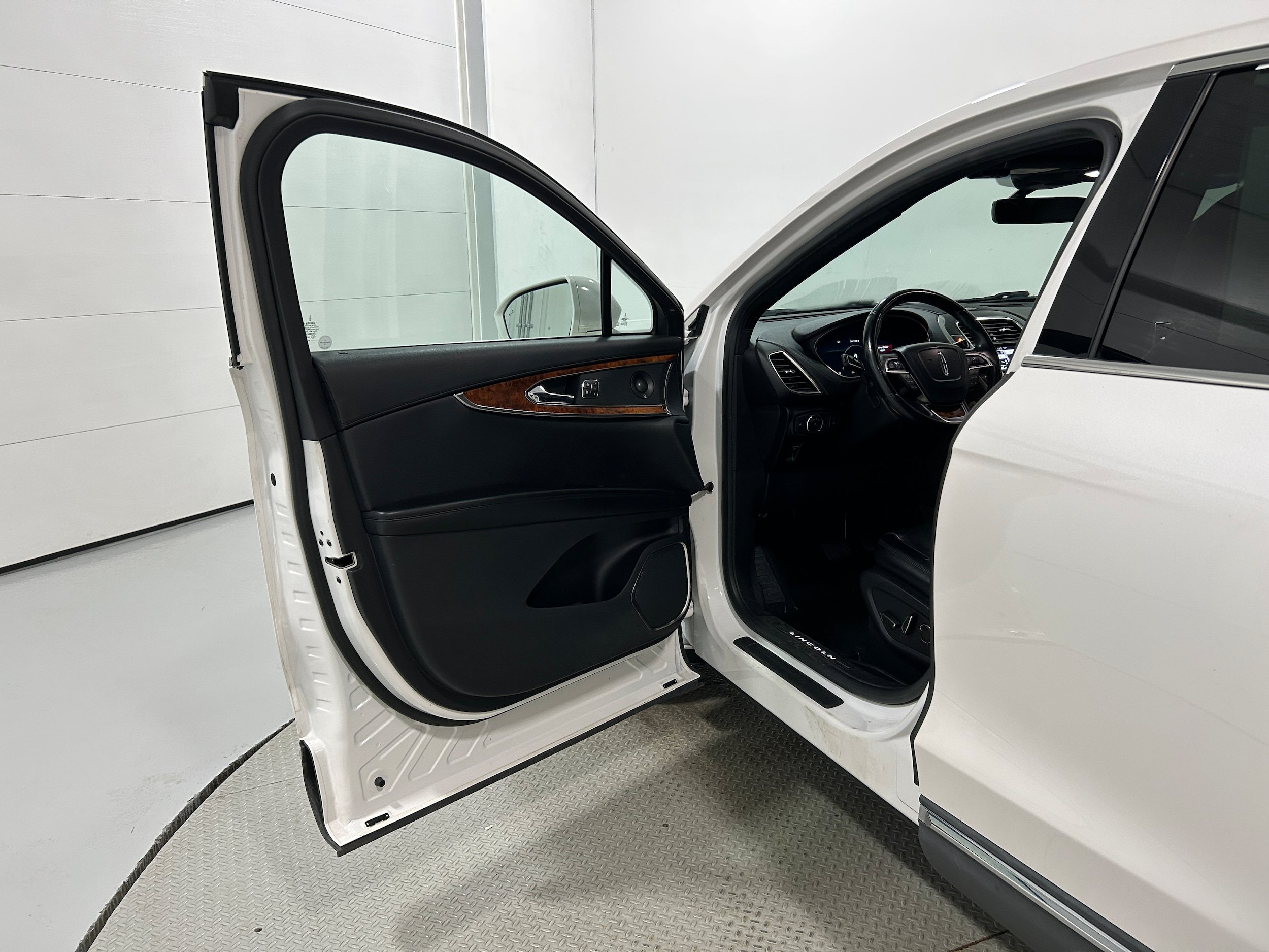 Used 2019 Lincoln Nautilus Reserve AWD/4WD image 24
