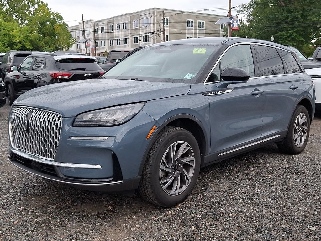 Used 2023 Lincoln Corsair AWD image 3