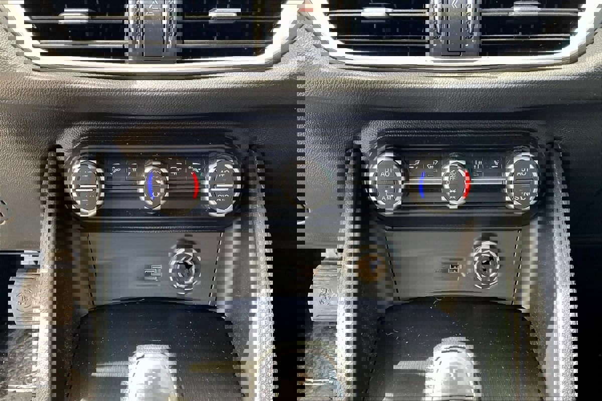 Used 2018 Alfa Romeo Stelvio AWD image 30