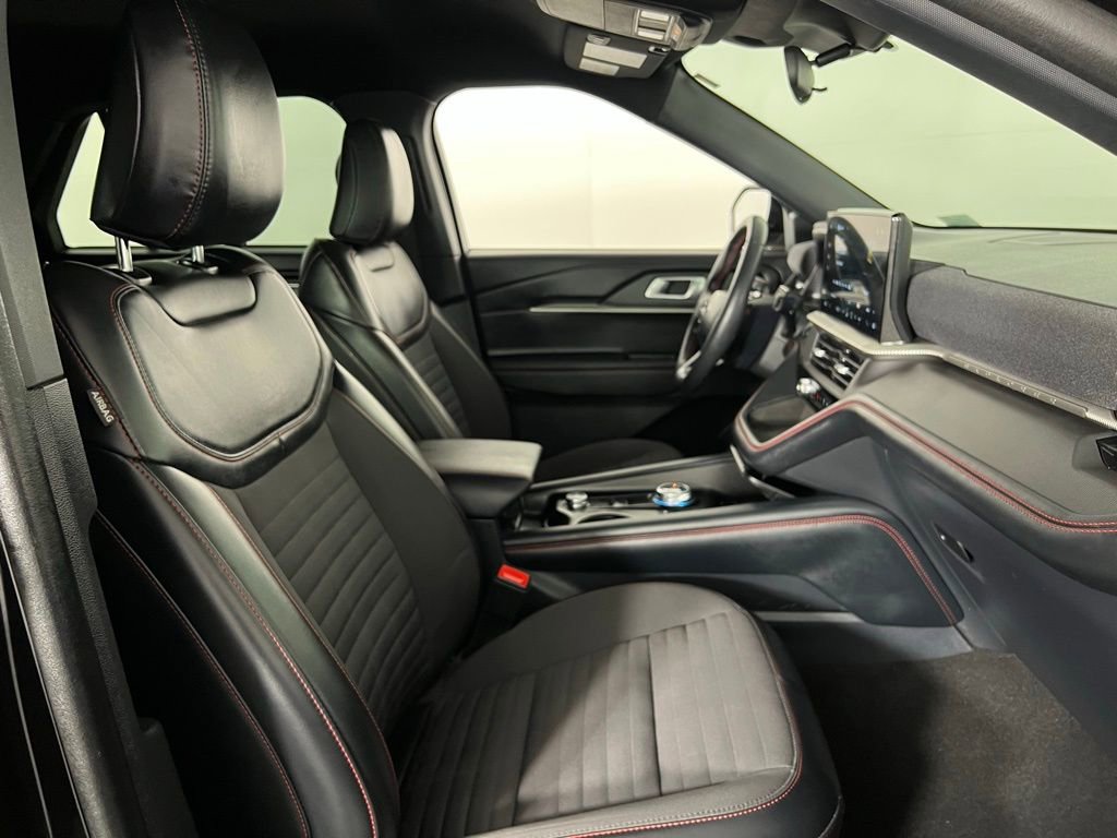 Used 2025 Ford Explorer ST-Line w/ ST-Line Street Pack image 34
