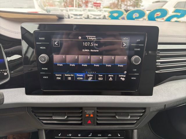 Certified 2025 Volkswagen Jetta SE w/ Sunroof Package image 11