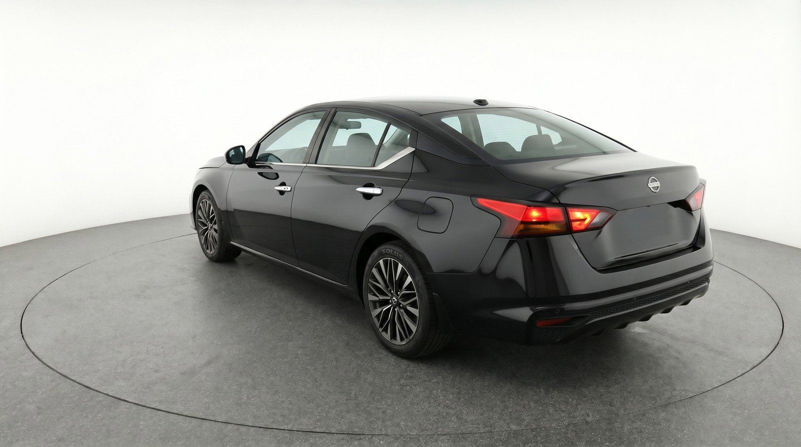 Used 2025 Nissan Altima 2.5 SV FWD image 6
