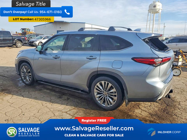 Used 2020 Toyota Highlander Platinum w/ Preferred Accessory Package AWD/4WD image 3