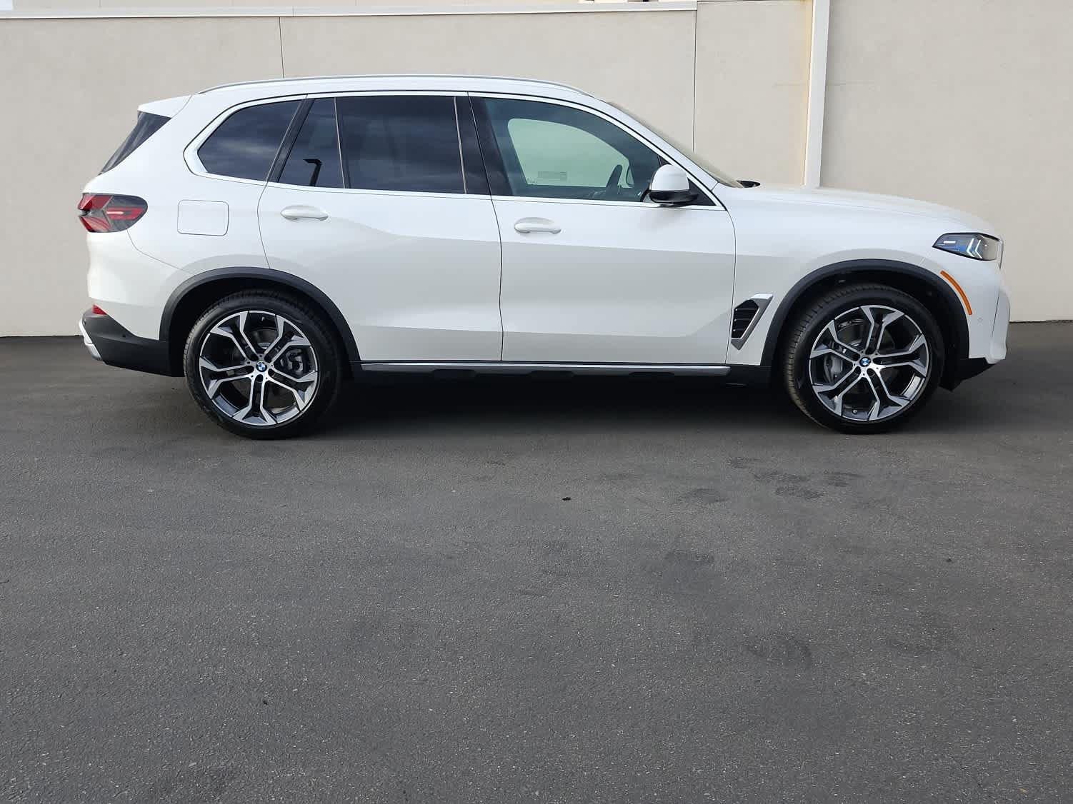 New 2026 BMW X5 xDrive40i AWD/4WD image 3