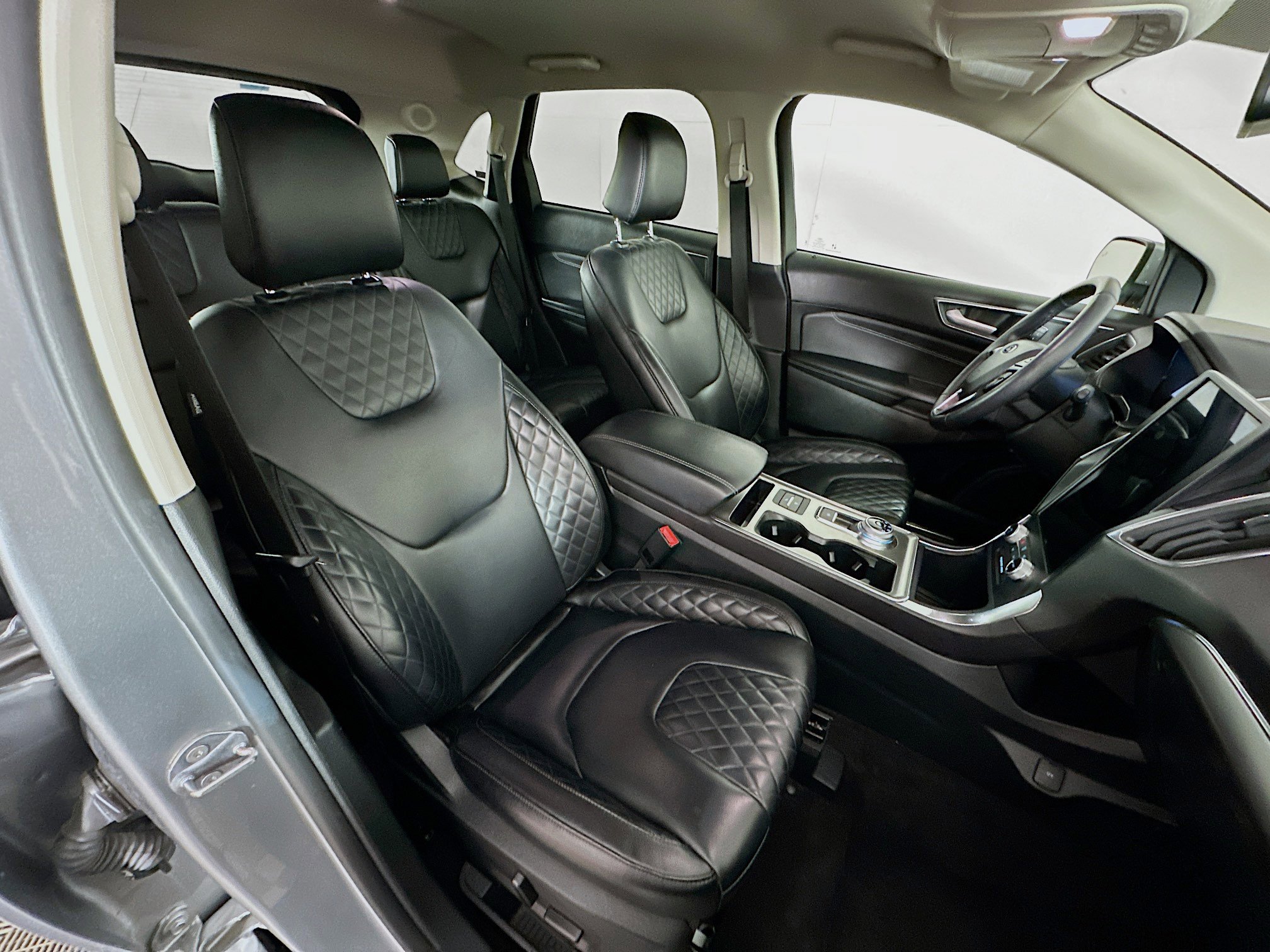 Used 2024 Ford Edge Titanium image 30