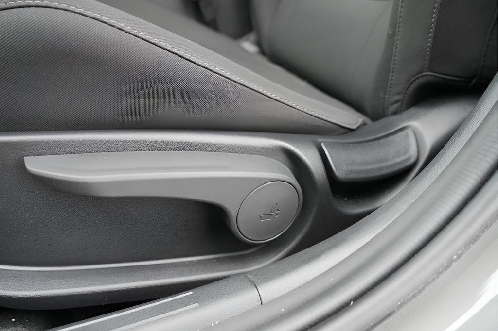 Certified 2025 Hyundai Elantra SEL FWD image 21