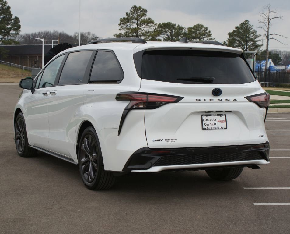 Used 2025 Toyota Sienna XSE w/ XSE Plus Package FWD image 18