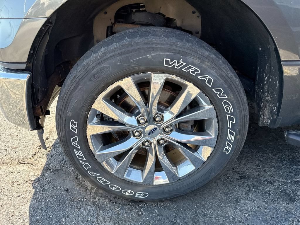 Used 2017 Ford F150 XLT w/ Equipment Group 302A Luxury AWD/4WD image 5