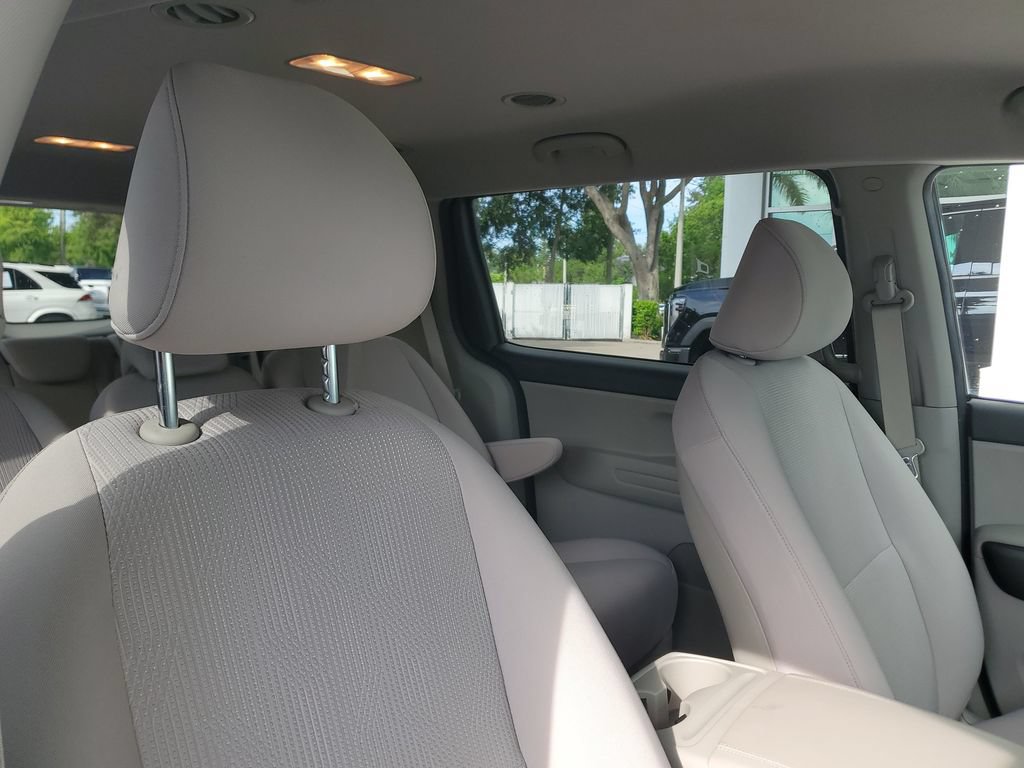 Used 2020 Kia Sedona LX FWD image 24