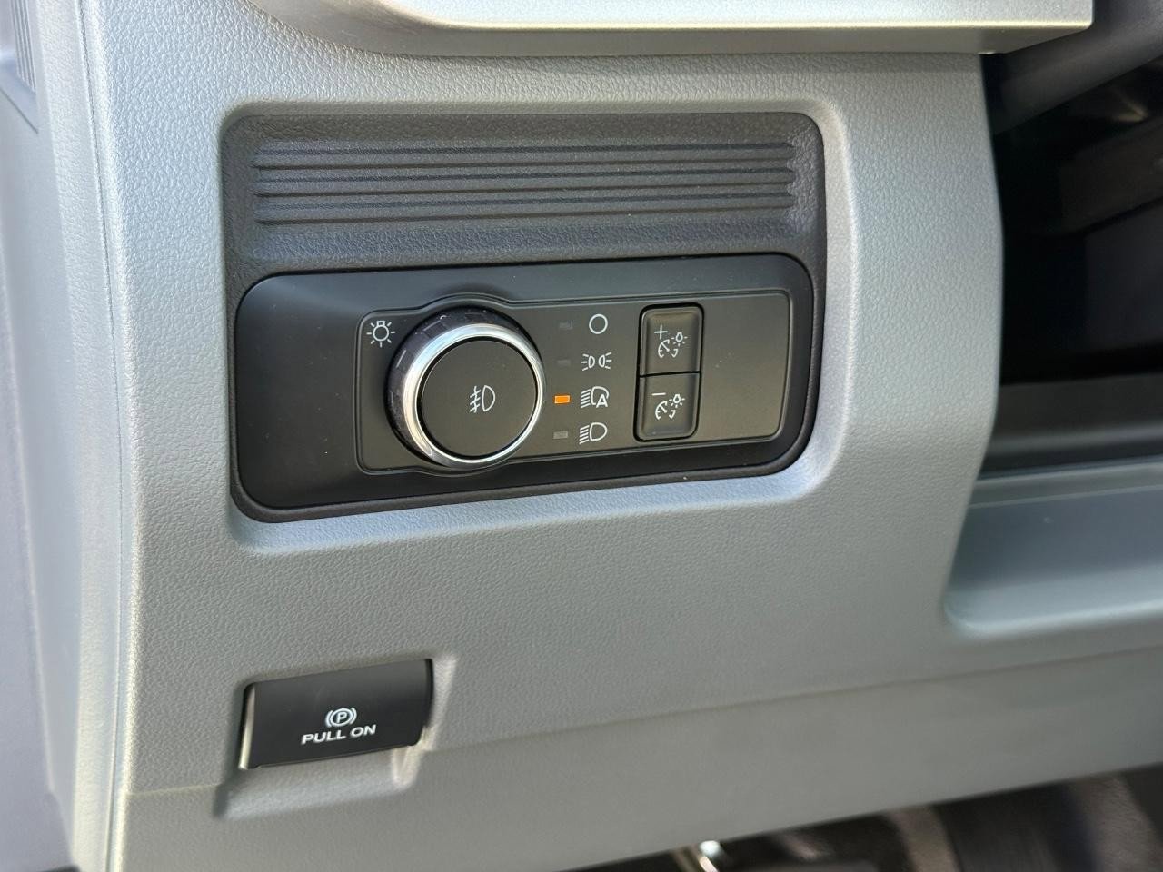 New 2025 Ford F550 4x4 Regular Cab Super Duty image 15