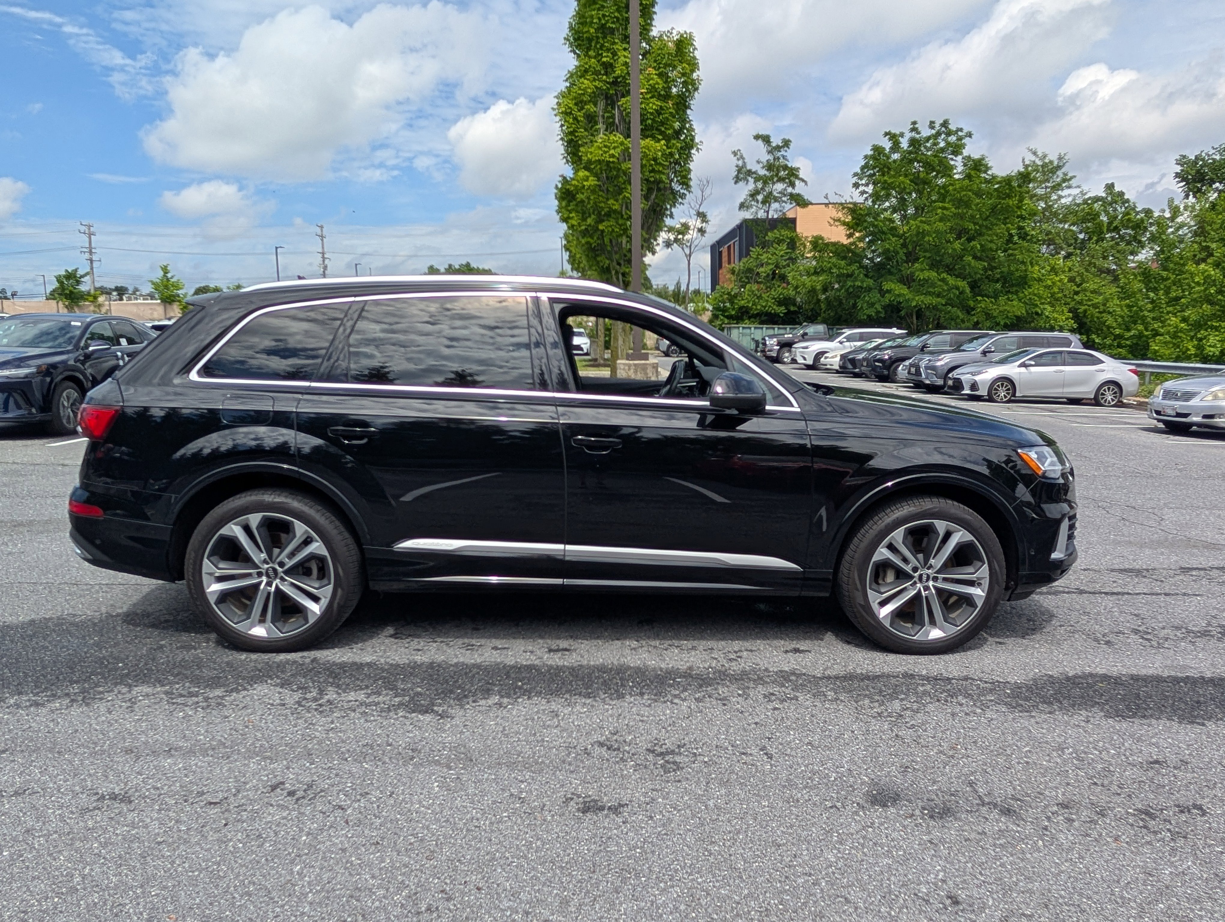 Used 2020 Audi Q7 3.0T Premium Plus w/ Premium Plus Package AWD/4WD image 2