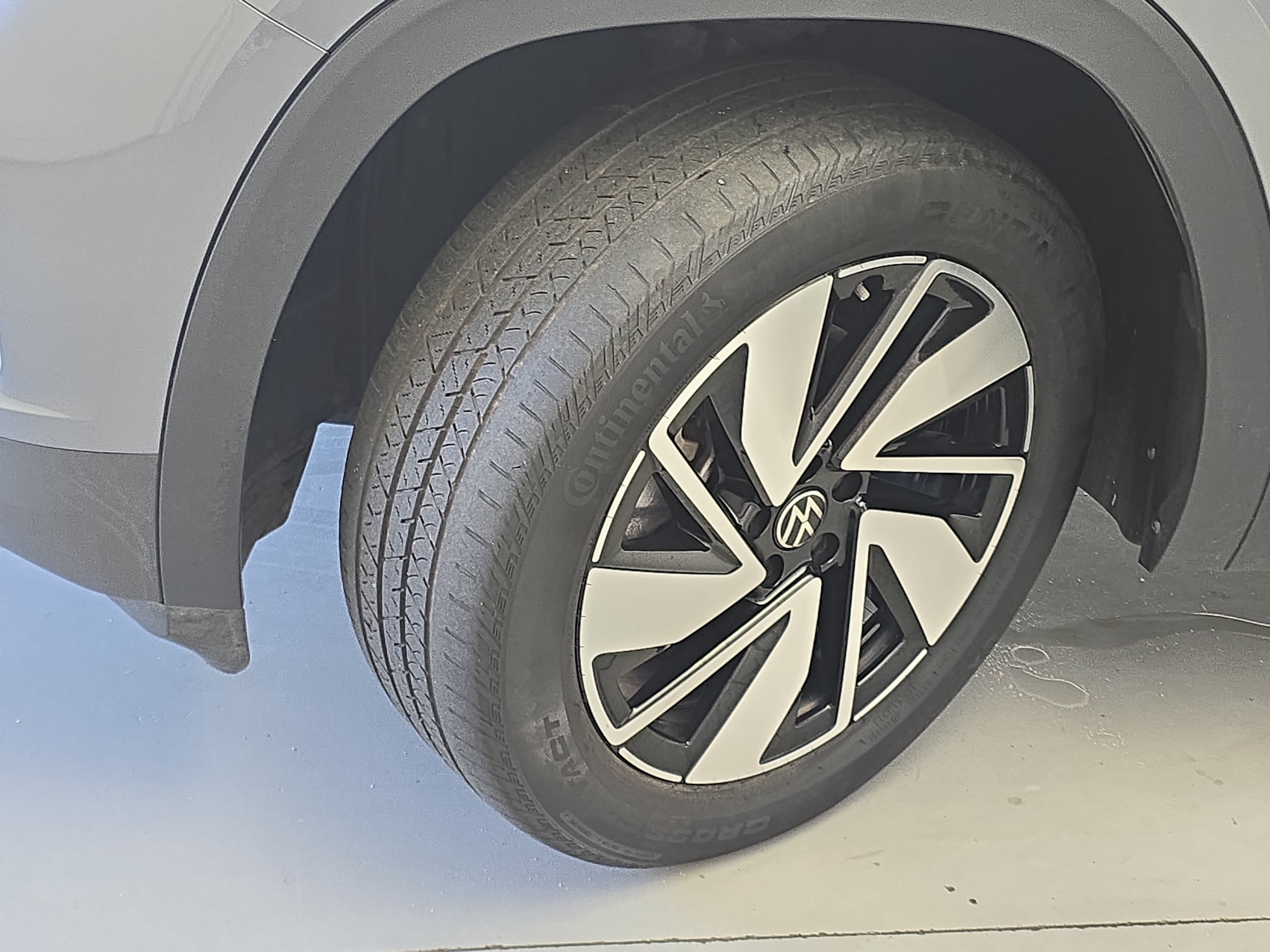 Used 2025 Volkswagen Atlas SE FWD image 33