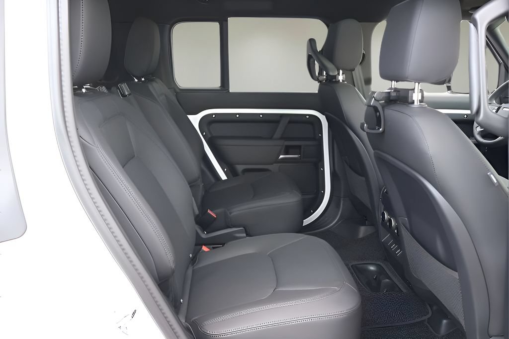 New 2026 Land Rover Defender 130 X-Dynamic SE AWD/4WD image 17
