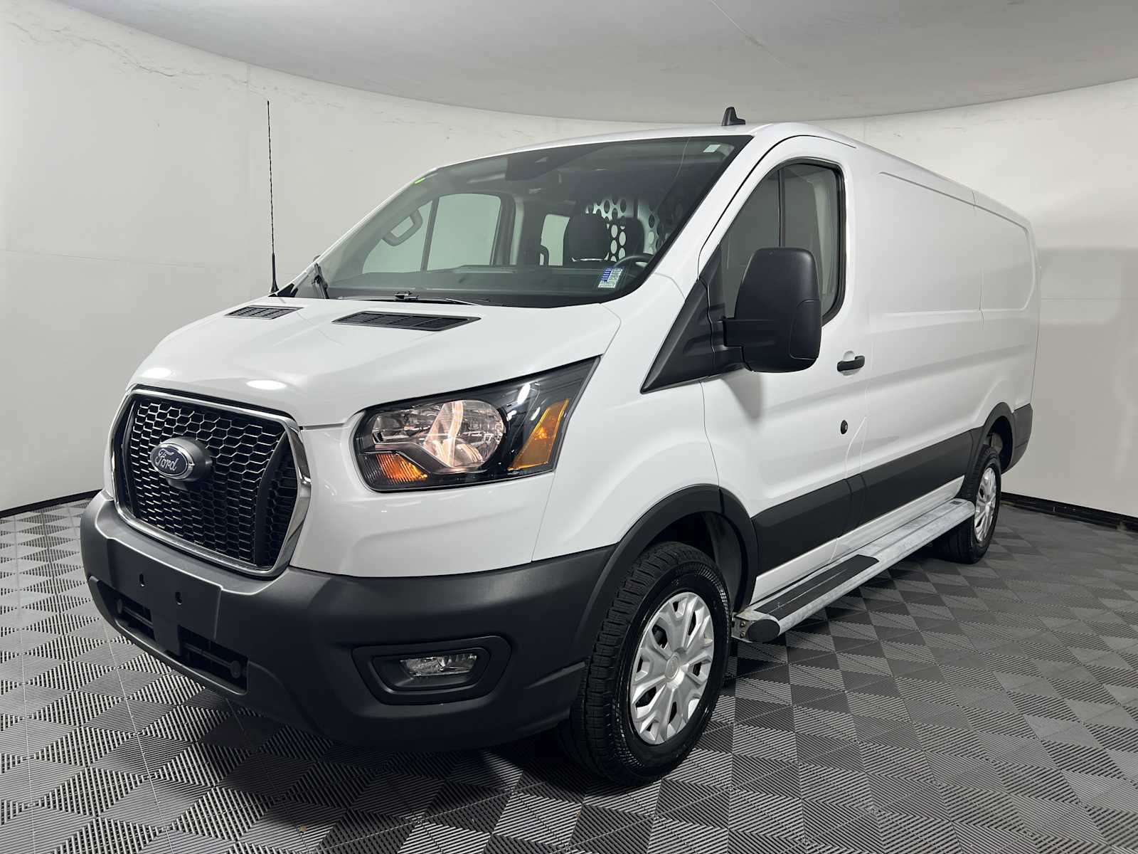 Used 2025 Ford Transit 250 Low Roof w/ Exterior Upgrade Package RWD image 3