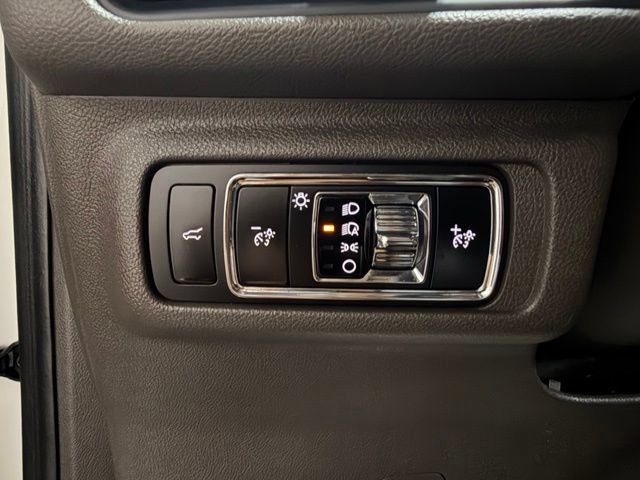 Used 2024 Lincoln Corsair AWD w/ Equipment Group 101A image 38
