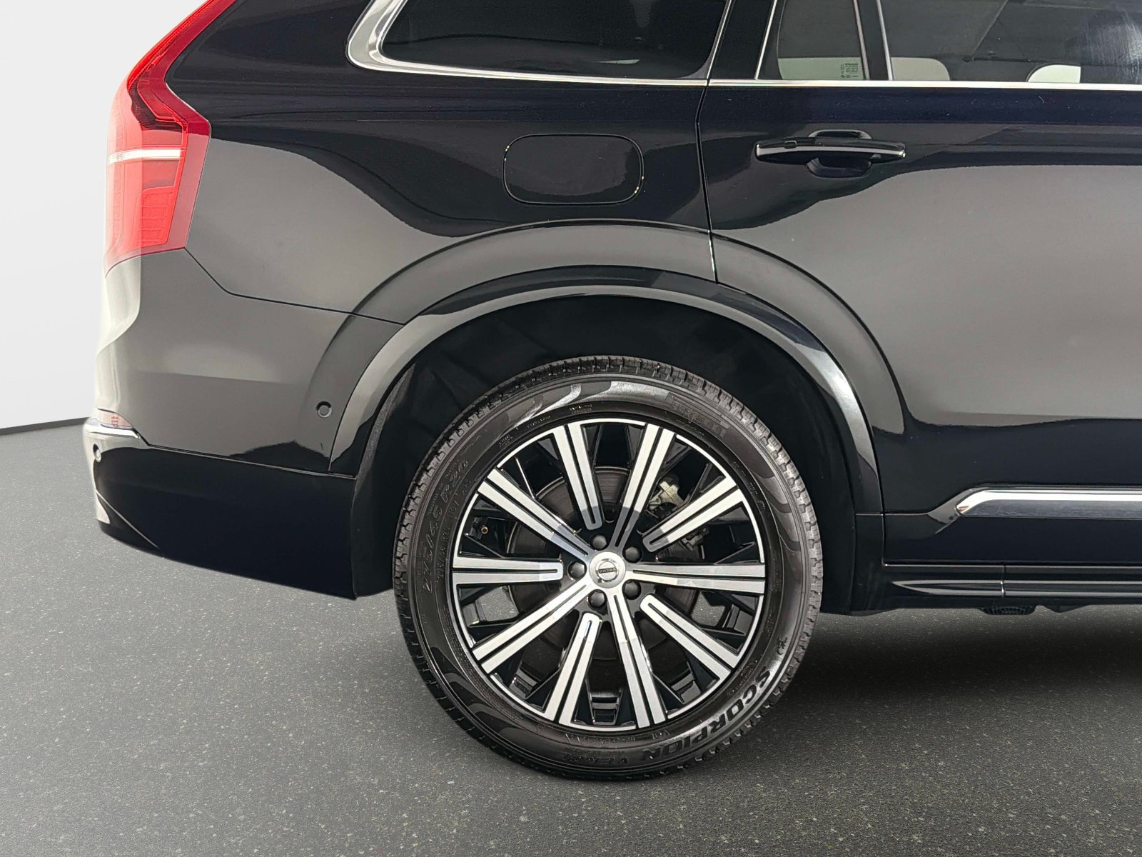Used 2025 Volvo XC90 B6 Plus AWD/4WD image 17