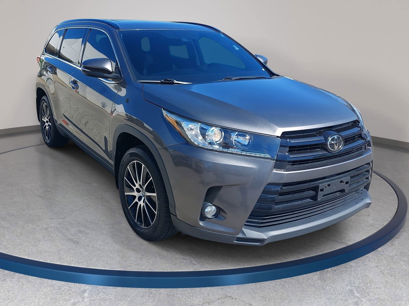 Used 2018 Toyota Highlander SE image 3