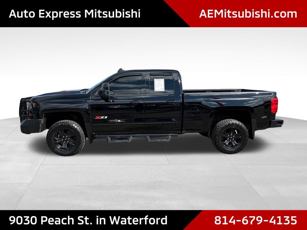 Used 2018 Chevrolet Silverado 1500 LT w/ Midnight Edition image 4