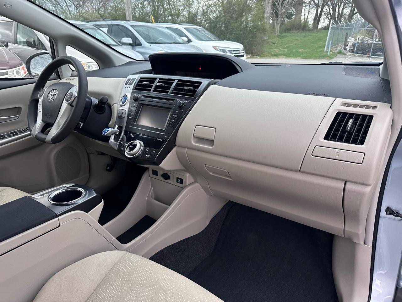 Used 2014 Toyota Prius V Two image 21