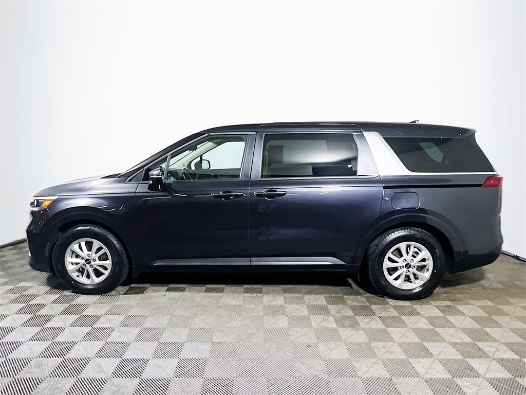 Used 2024 Kia Carnival LX image 5