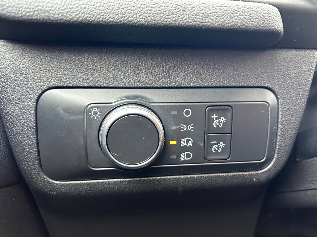 Used 2020 Ford Escape SE image 16