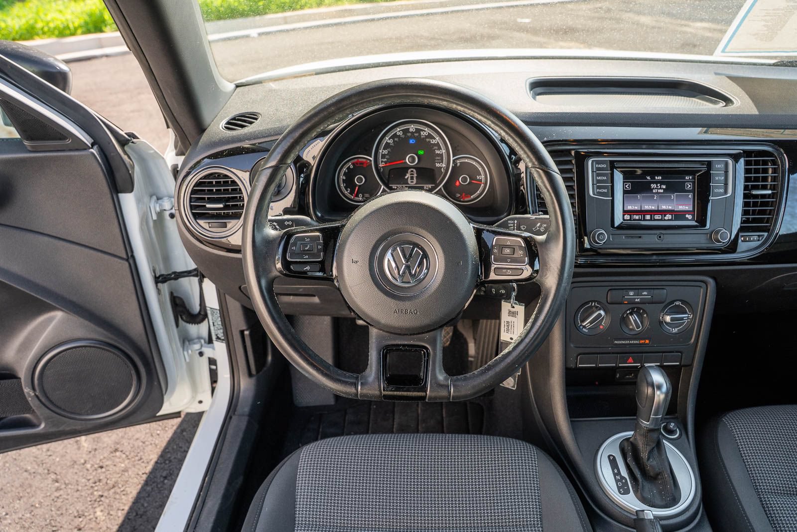Used 2018 Volkswagen Beetle 2.0T S FWD image 20