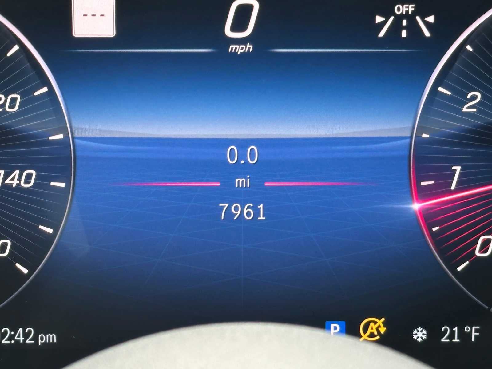 Used 2024 Mercedes-Benz GLC 300 4MATIC image 25