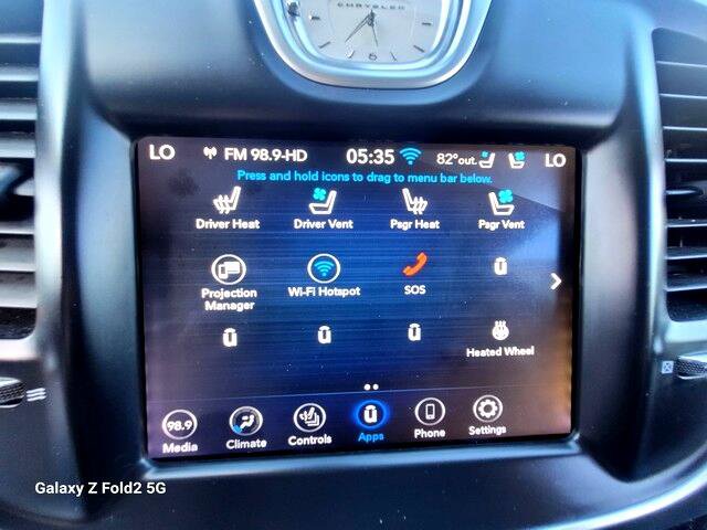 Used 2018 Chrysler 300 Limited image 26