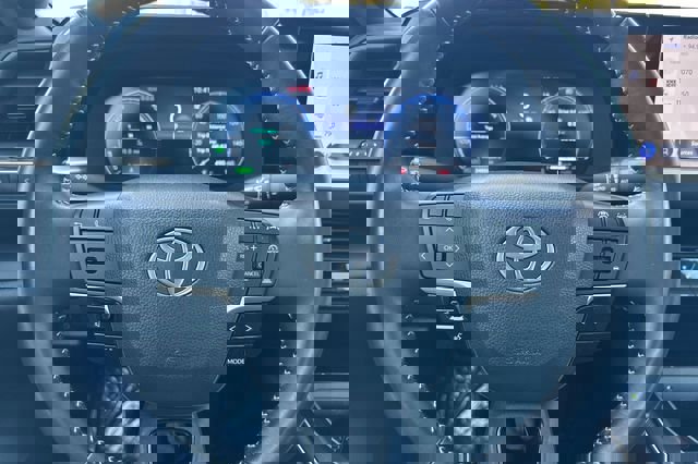 Used 2024 Toyota Crown Limited image 27