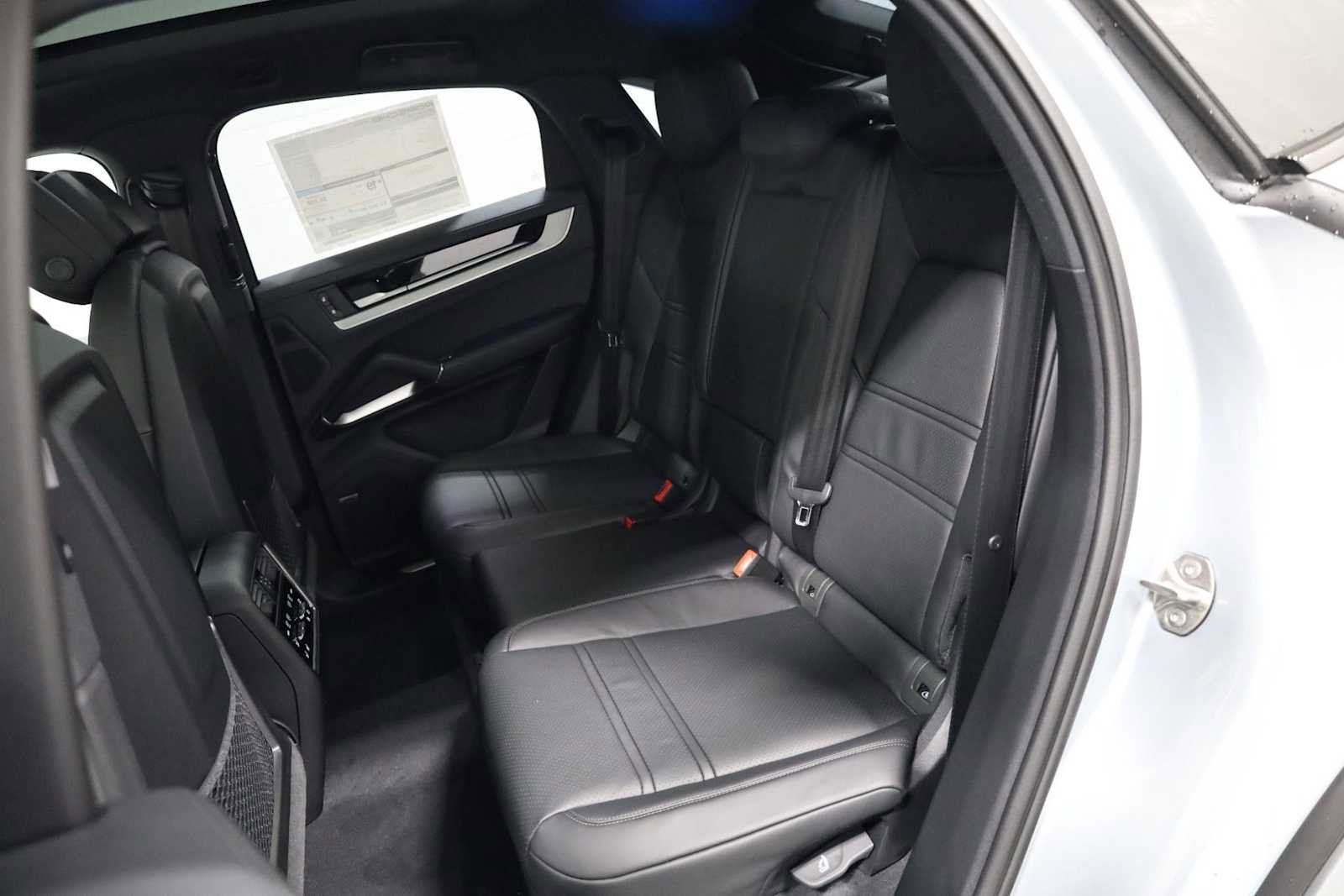 New 2026 Porsche Cayenne Coupe AWD/4WD image 36