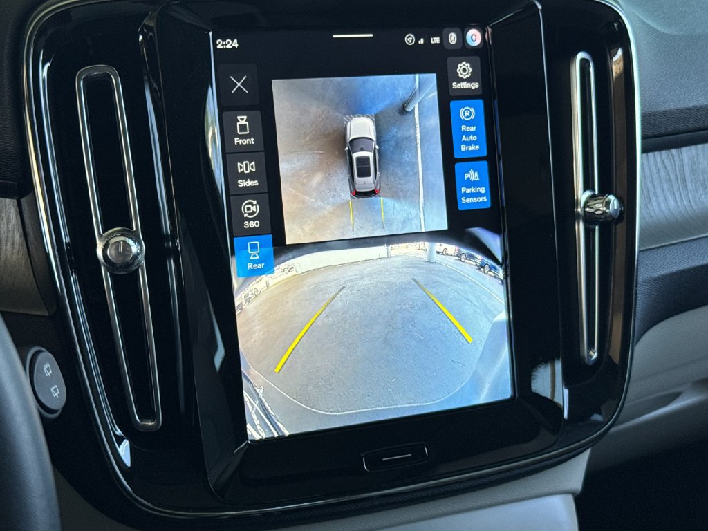 Certified 2026 Volvo XC40 B5 Plus AWD/4WD image 19