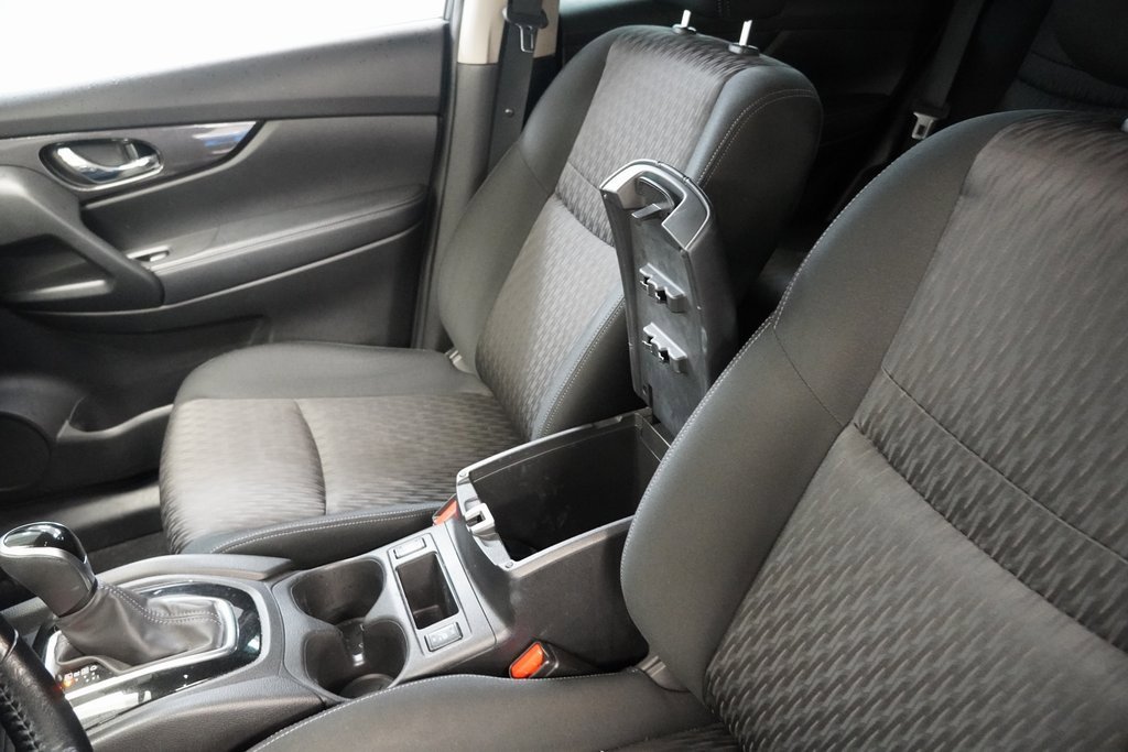 Used 2020 Nissan Rogue SV image 9