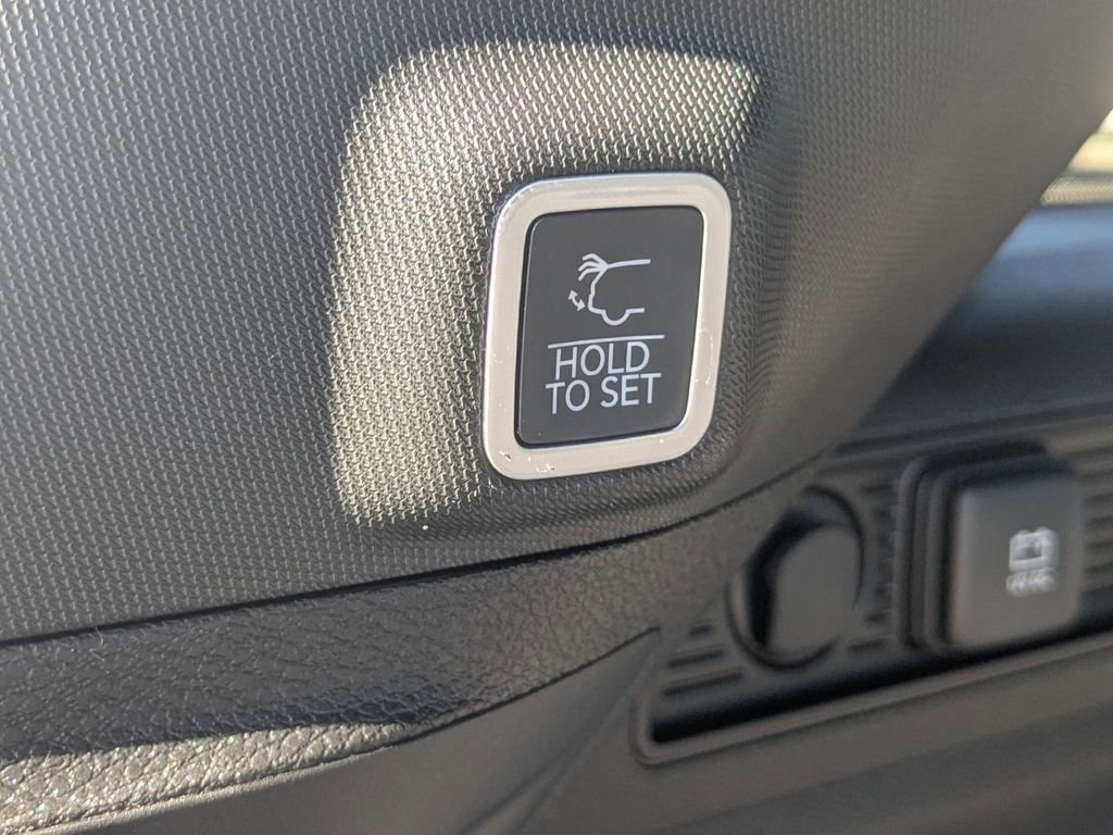 New 2025 Jeep Grand Cherokee Limited w/ Black Appearance Package image 33