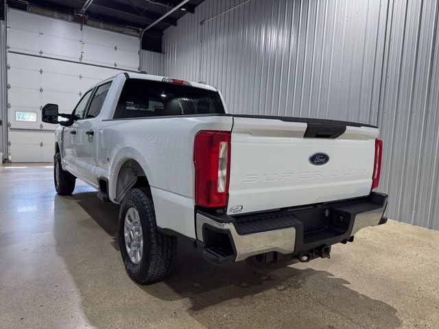 Used 2023 Ford F250 XLT AWD/4WD image 3