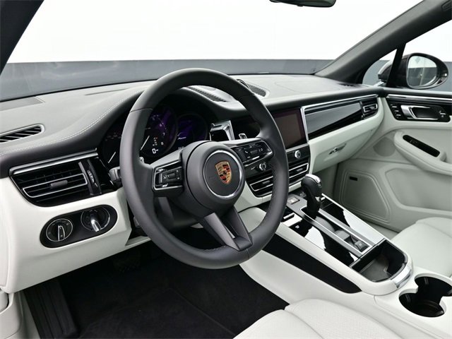New 2026 Porsche Macan image 4