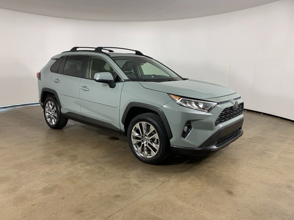 Used 2020 Toyota RAV4 XLE Premium FWD image 5