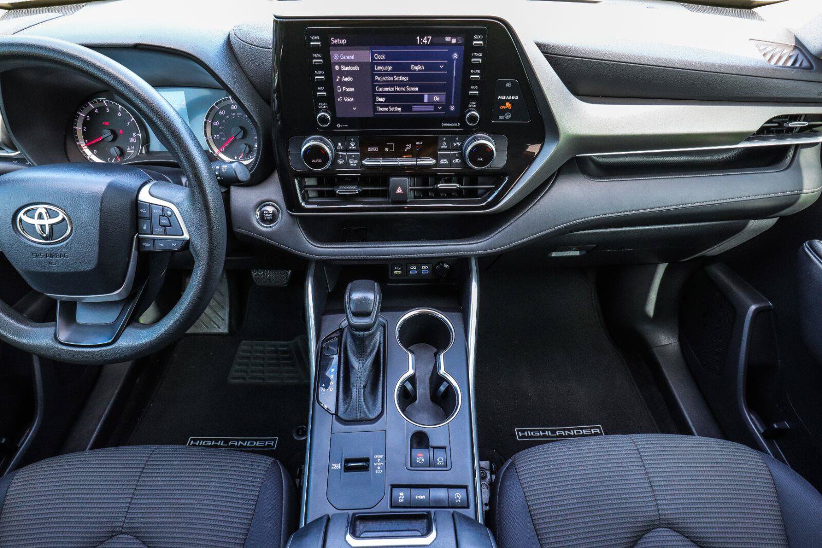 Used 2022 Toyota Highlander L FWD image 25