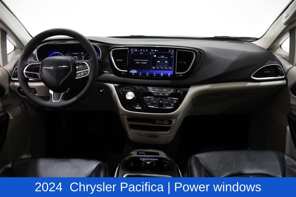 Used 2024 Chrysler Pacifica Touring-L image 8