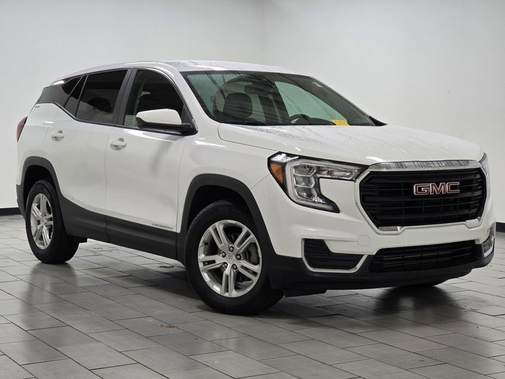 Used 2023 GMC Terrain SLE image 2