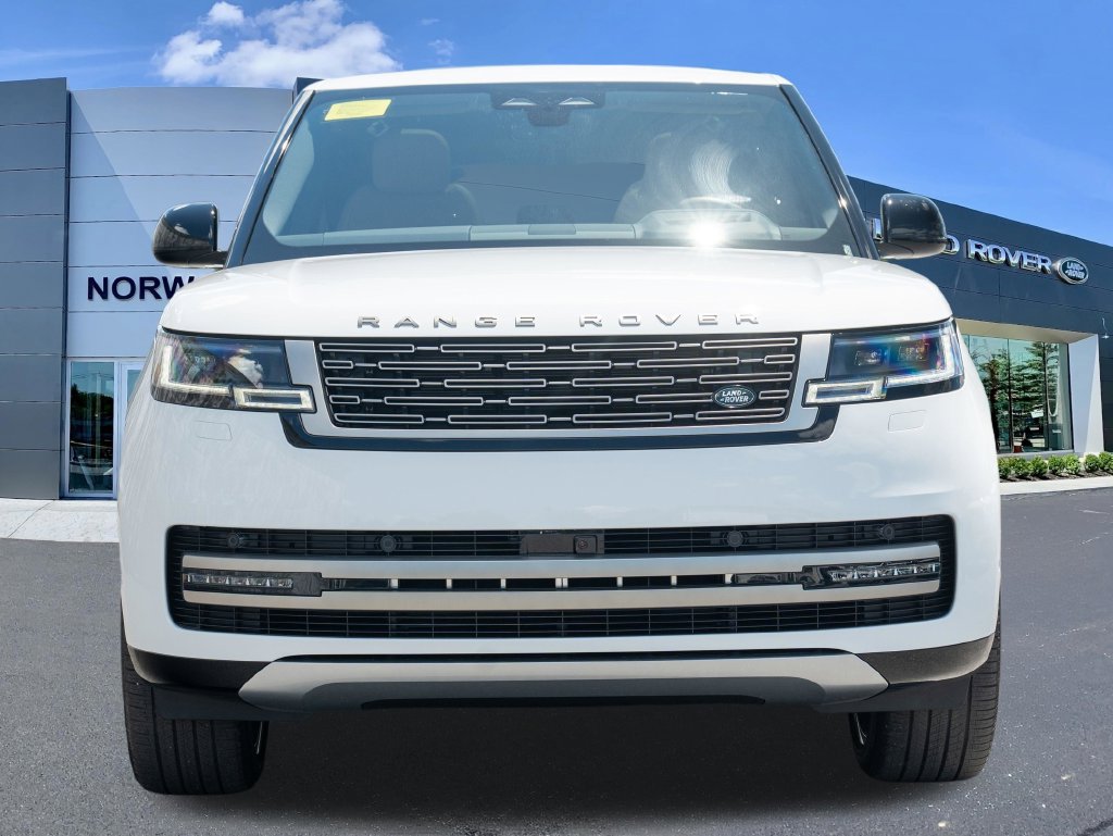 New 2026 Land Rover Range Rover Long Wheelbase SE AWD/4WD image 2