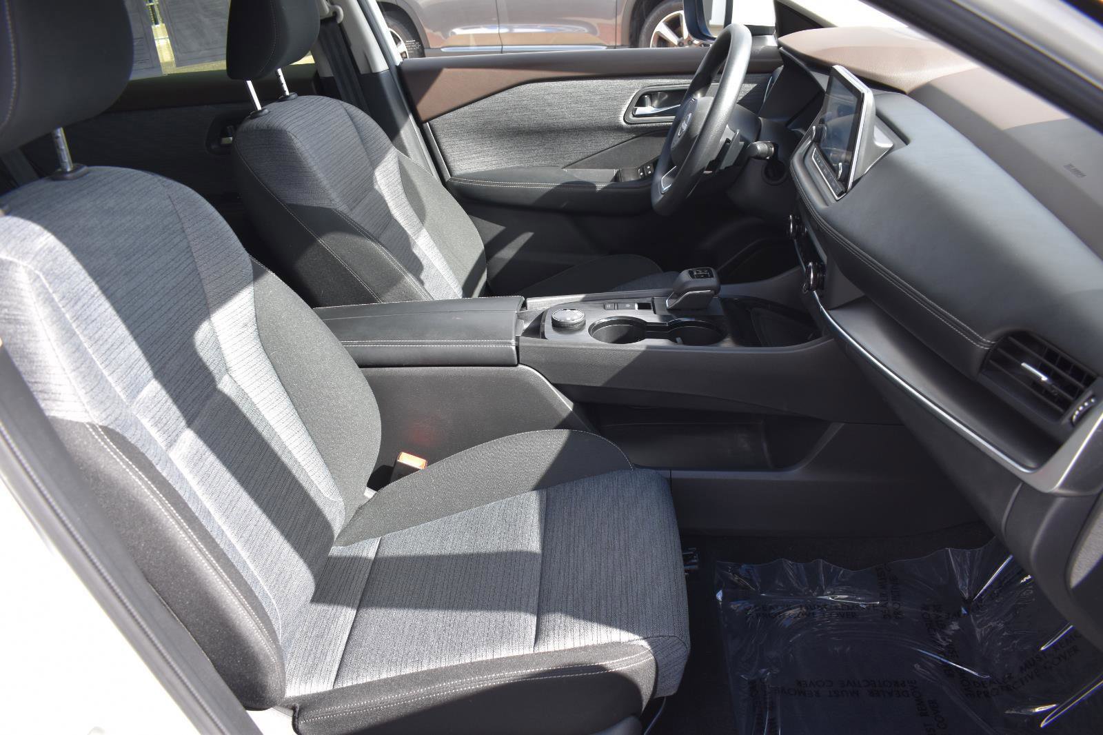 Used 2023 Nissan Rogue SV image 14