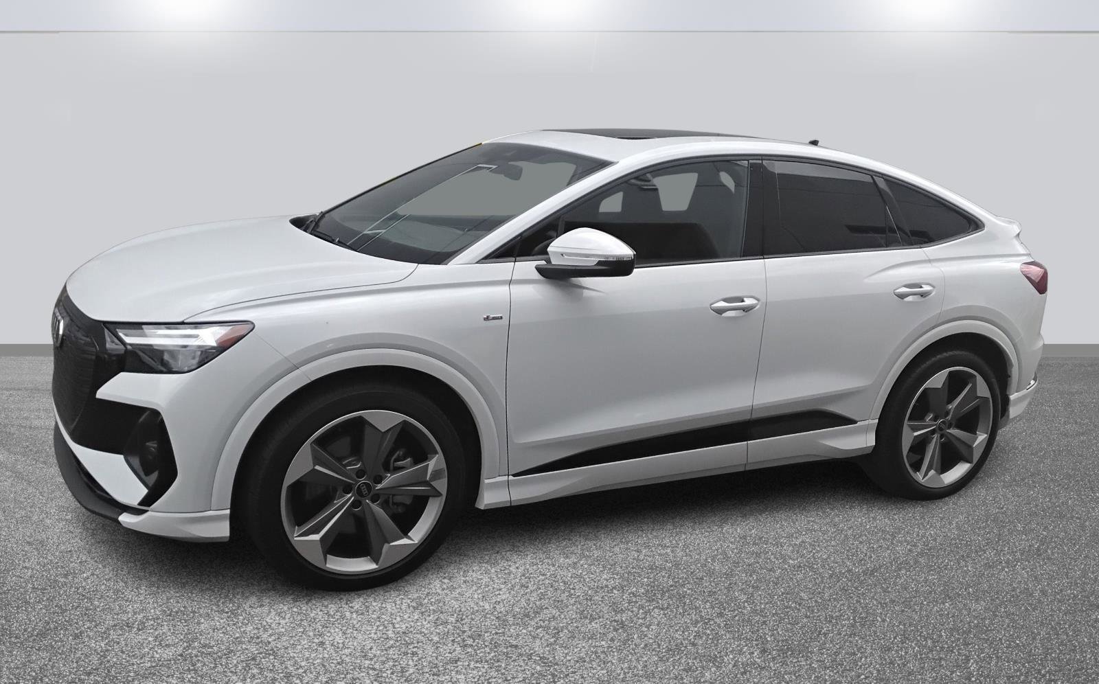 Certified 2025 Audi Q4 e-tron Premium Plus w/ Premium Plus image 3