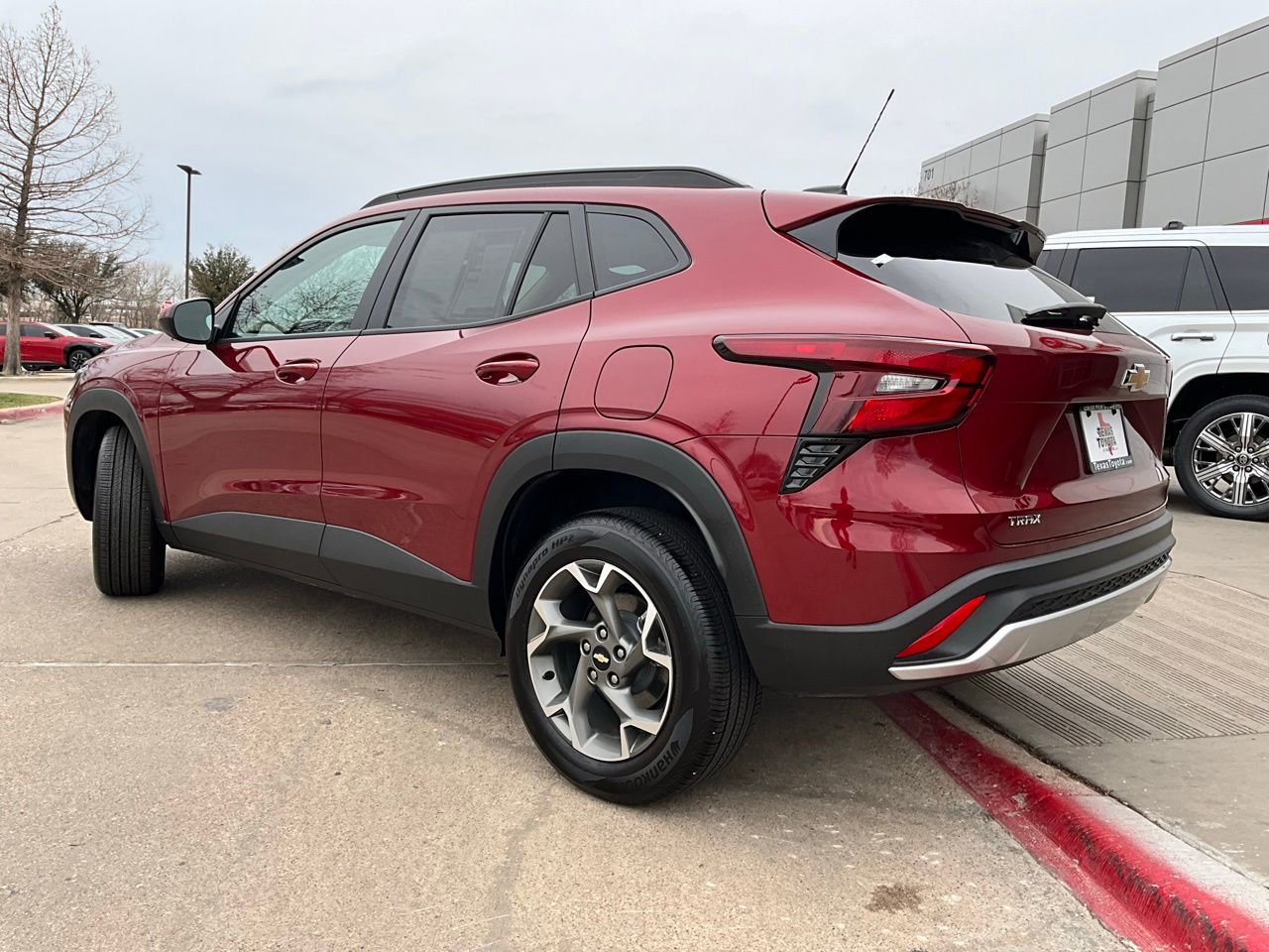 Used 2025 Chevrolet Trax LT image 8