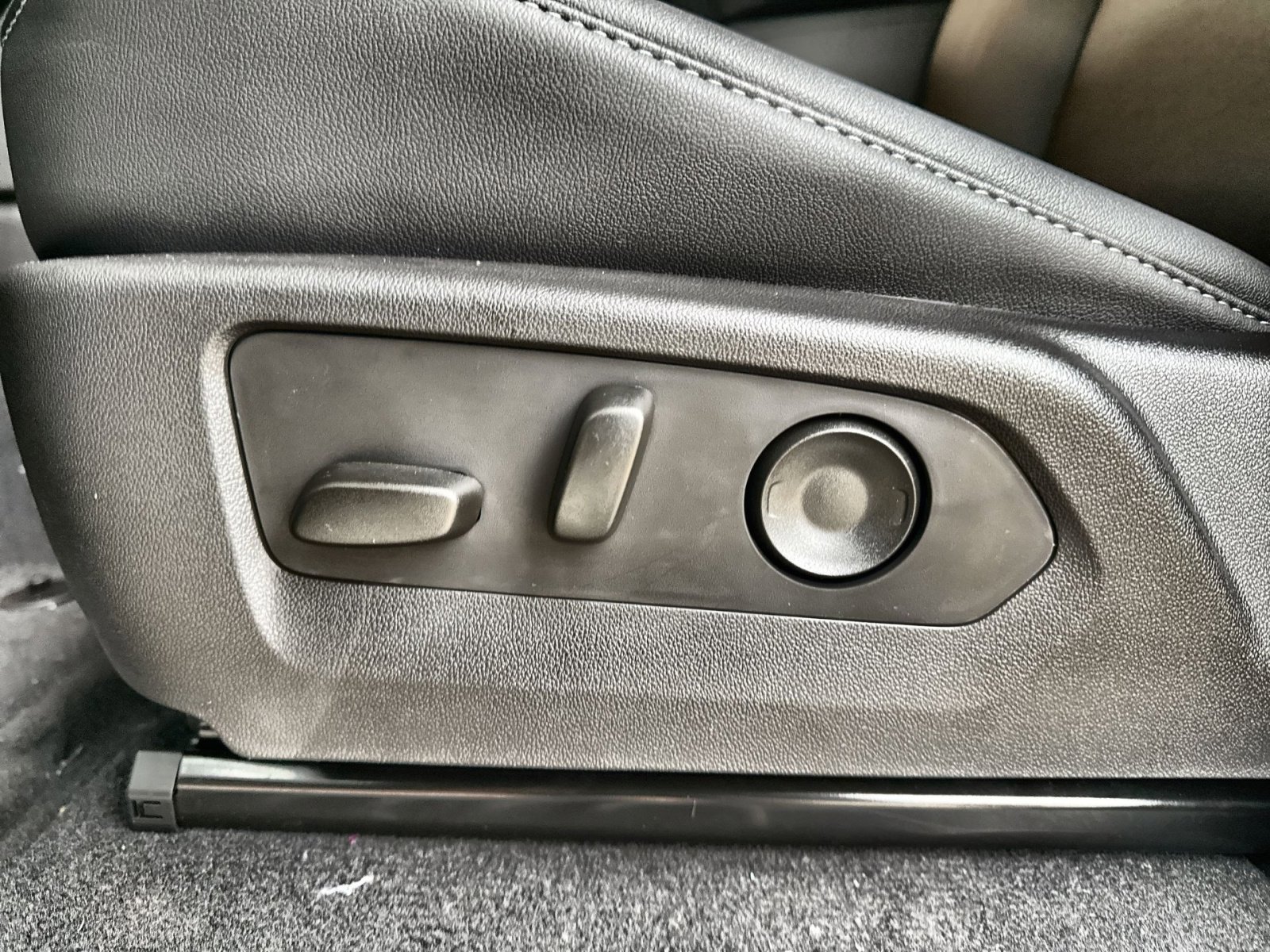 New 2026 GMC Canyon Elevation w/ Convenience Package image 14